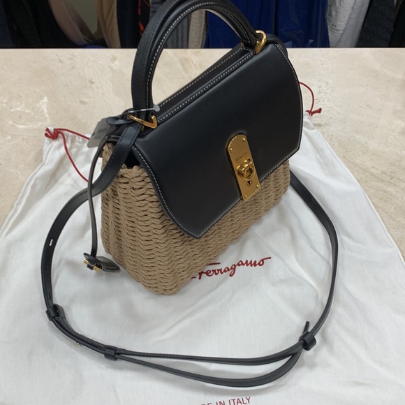 SALVATORE FERRAGAMO MEDIUM BOXYZ LEATHER TRIMMED NATURAL STRAW TOP HANDLE BAG - Picture 10 of 16